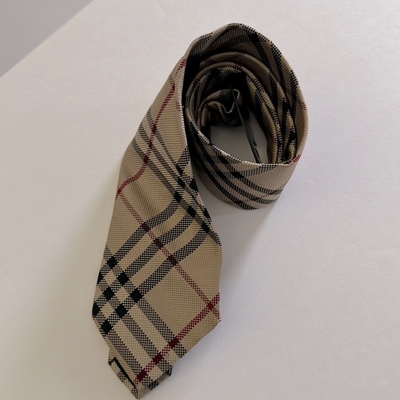 BURBERRY || NWOT - 100% Silk Authentic Plaid Tie - Picture 4 of 7